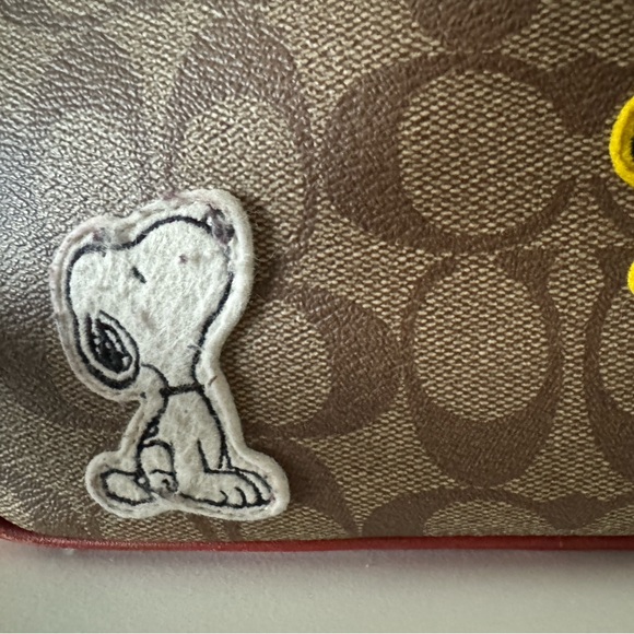 Authentic COACH Peanuts x cross body bag
FREE SHIPPING by Purolator - Picture 3 of 8